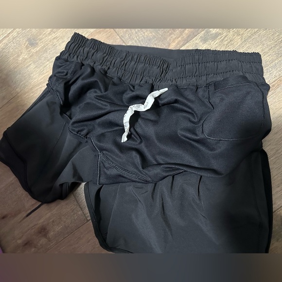🌟Like New🌟 Lululemon: Hotty Hot Short II *Long 4" - Picture 10 of 12
